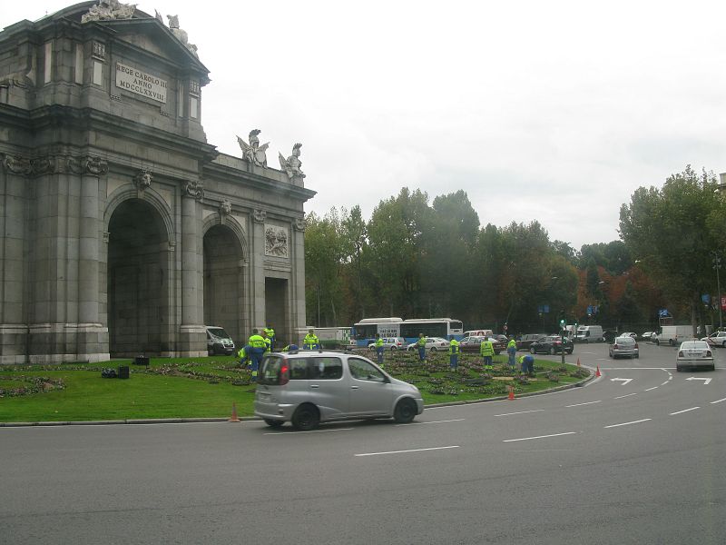 Carteles en la Puerta de Alcalá