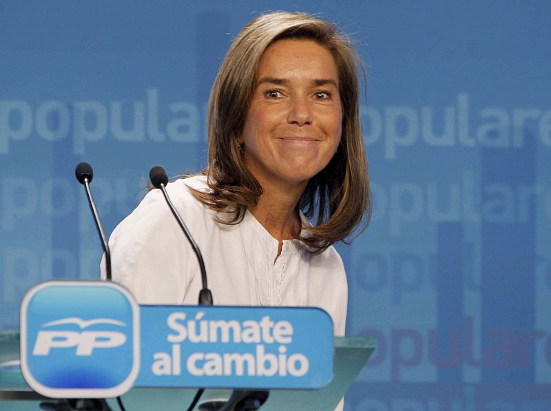 Ana Mato comparece antes los medios para valorar la jornada electoral.