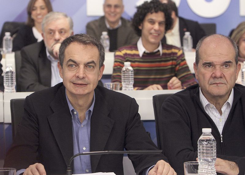 ZAPATERO Y CHAVES EN LA REUNIÓN DEL COMITÉ FEDERAL DEL PSOE