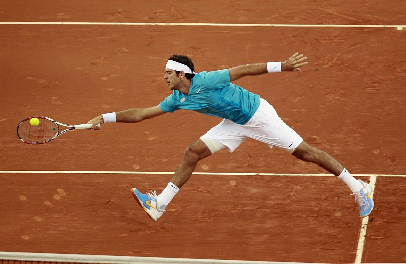 Argentina's Del Potro returns the ball to Spain's Nadal during their Davis Cup final reverse singles rubber in Seville
