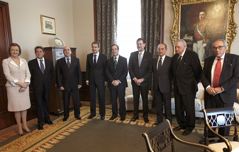Foto de familia con Zapatero, Rajoy y los presidentes del Congreso y el Senado y los expresidentes de la Cámara Baja