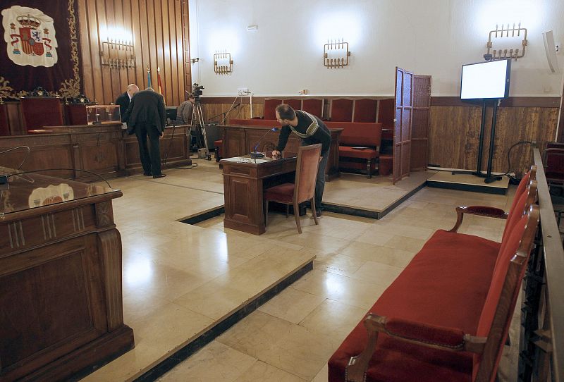 PRUEBAS DE SONIDO EN LA SALA DEL TSJCV DONDE HOY SERAN JUZGADOS CAMPS Y COSTA