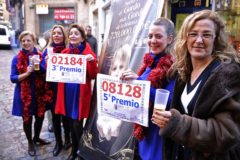 El 02184 y el 08128 han repartido el 3º y 5º premio, respectivamente, en la administracion "Doña Lola" situada en el casco histórico de Toledo.