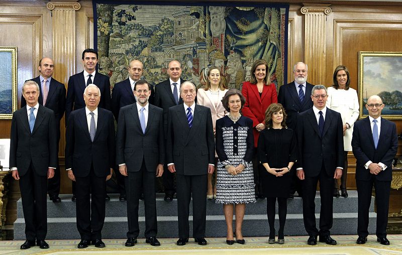 Los reyes posan junto al Gobierno de Mariano Rajoy