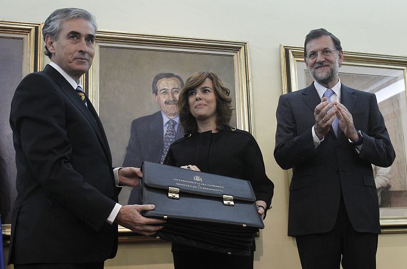 Saénz de Santamaría toma posesión como vicepresidenta, ministra de la Presidencia y portavoz del Gobierno