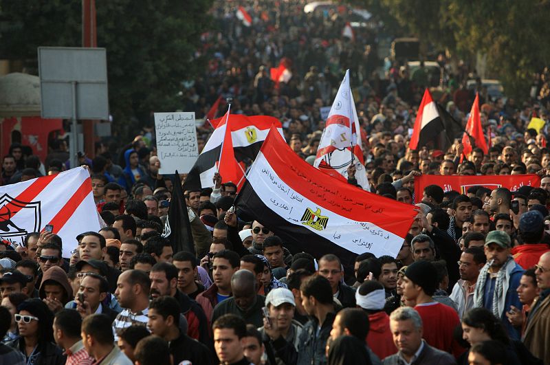 Miles de egipcios marchan hacia el Ministerio de Interior