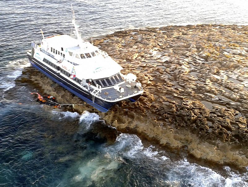 UN HERIDO LEVE AL ENCALLAR UN FERRY CON 29 PERSONAS EN FORMENTERA