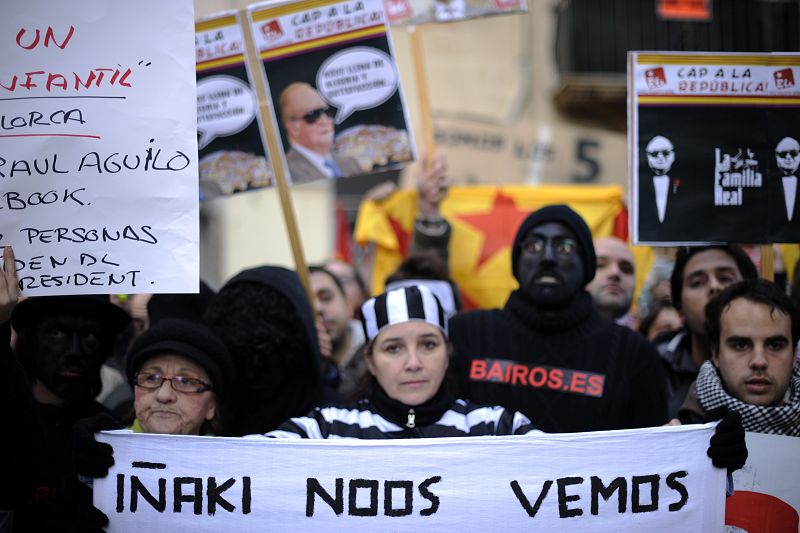 Protestas a la puerta del juzgado de Palma contra Urdangarin