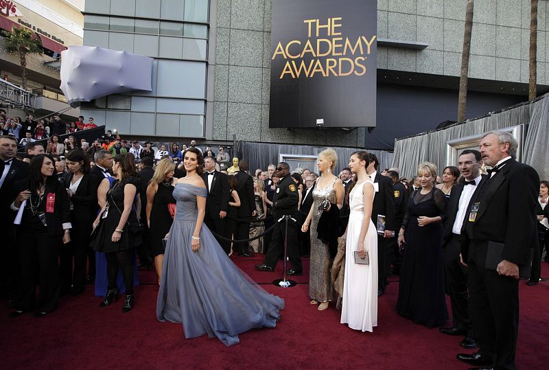 Penélope Cruz, en la alfombra roja de los Oscar 2012