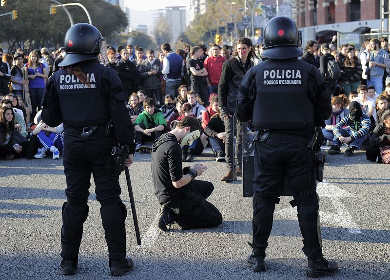 Tres detenidos en la manifestación estidiantil de Barcelona