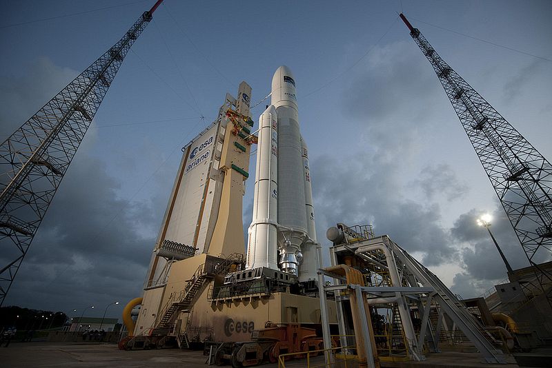 El Ariane 5 en la plataforma de lanzamiento, listo para despegar