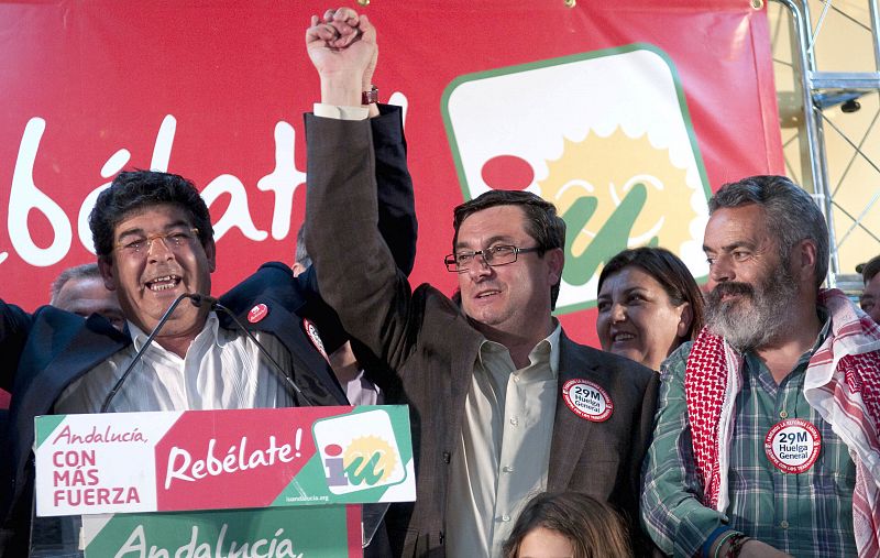 El candidato de IU a la Presidencia de la Junta de Andalucía celebra los resultados electorales