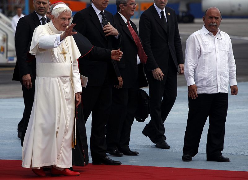 Benedicto XVI aterriza en La Habana