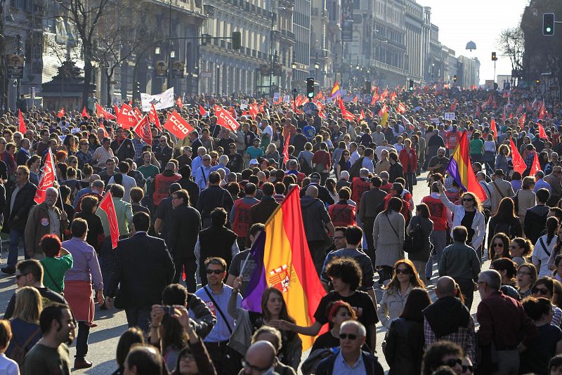 MILES DE PERSONAS SE MANIFIESTAN EN MADRID CONTRA LA REFIORMA LABORAL