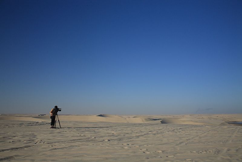 Rodando en el desierto, a unos pocos cientos de metros de Arabia Saudí