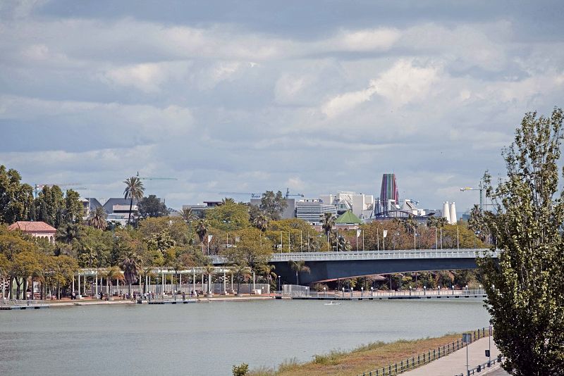 Vista desde el río Guadalquivir de lo que fue la Expo'92