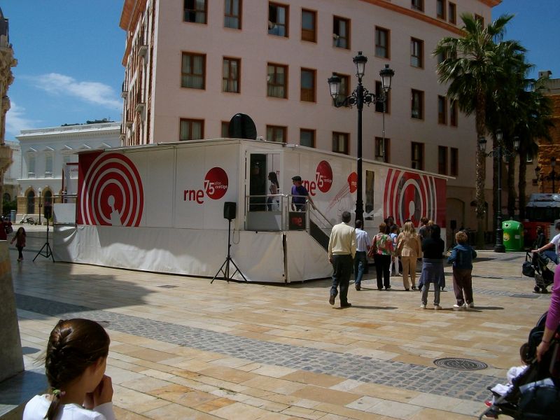 Otra vista del "museo móvil" de RNE en su visita a Cartagena.