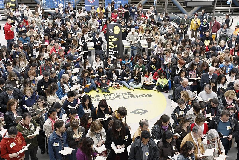 MÁS DE 300 PERSONAS, EN EL I RÉCORD DE LECTORES DE LA NOCHE DE LOS LIBROS