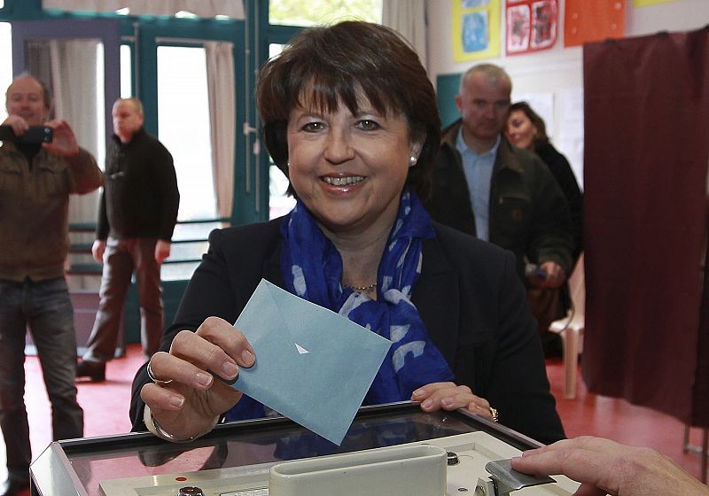Martine Aubry, French Socialist party leader and Mayor of Lille, casts her ballot in the second-round of the 2012 French presidential election at a polling station in Lille