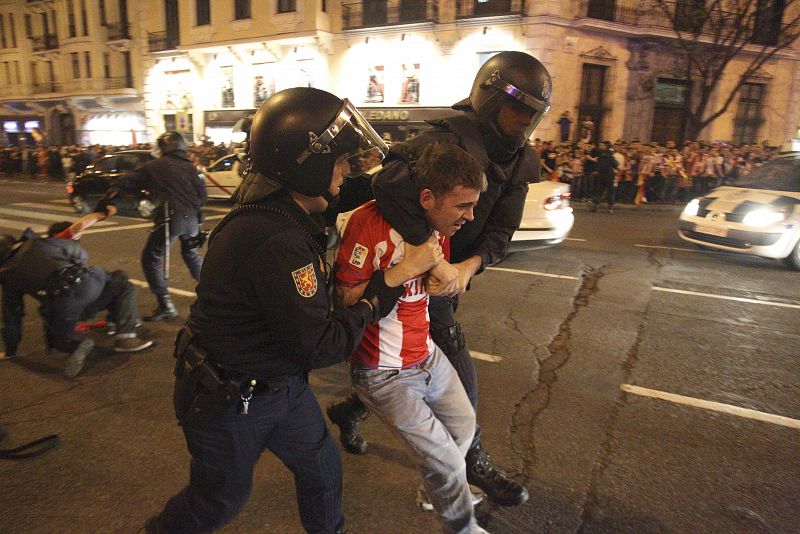 DISTURBIOS CELEBRACIÓN ATLÉTICA EN LA PLAZA NEPTUNO SEGUNDA EUROPA LEAGUE ATLÉTICO DE MADRID