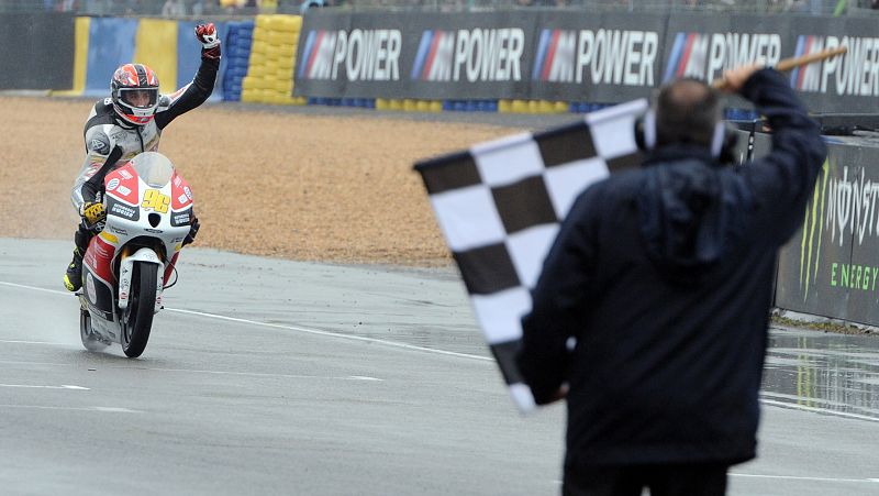 El francés Louis Rossi pudo ser profeta en su tierra venciendo la carrera de Moto3.
