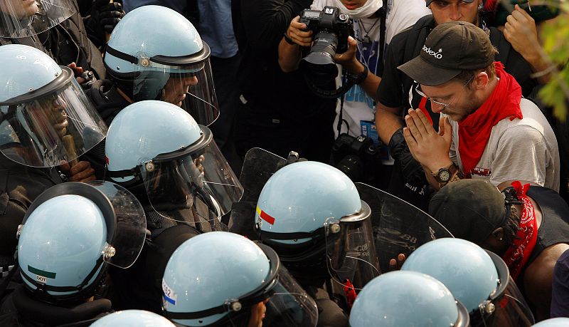 MANIFESTANTES CONTRA LA OTAN Y LA POLICÍA SE ENFRENTAN EN LAS CALLES DE CHICAGO