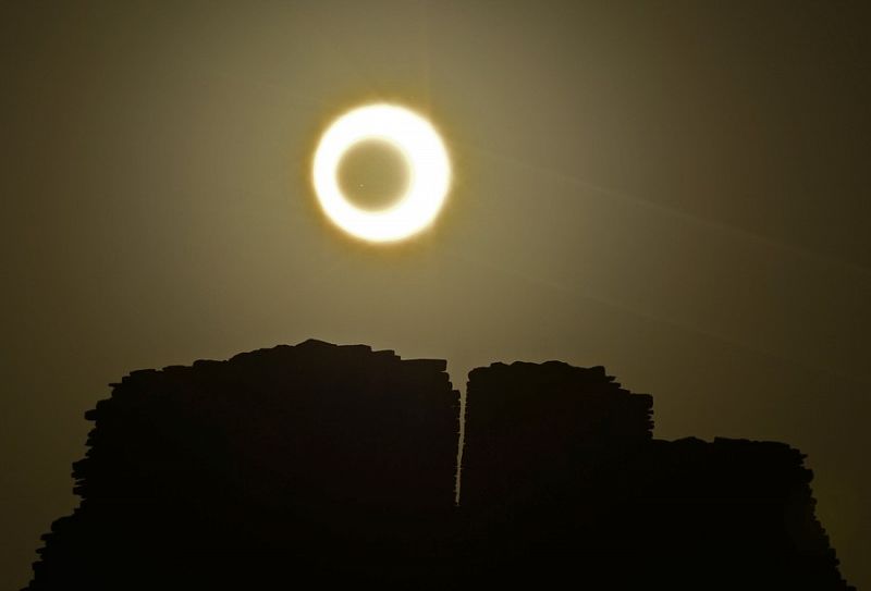 Una instantánea del eclipse solar desde Nageezi, Arizona