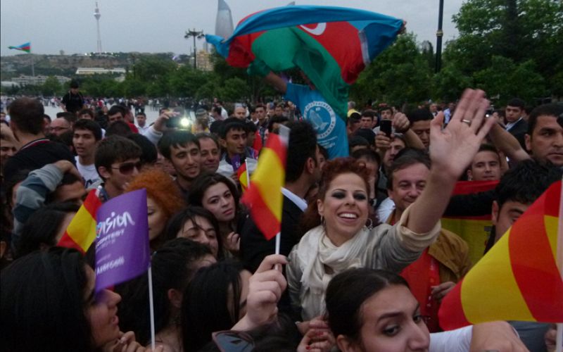 El centro de Bakú, revolucionado con la visita de Pastora Soler