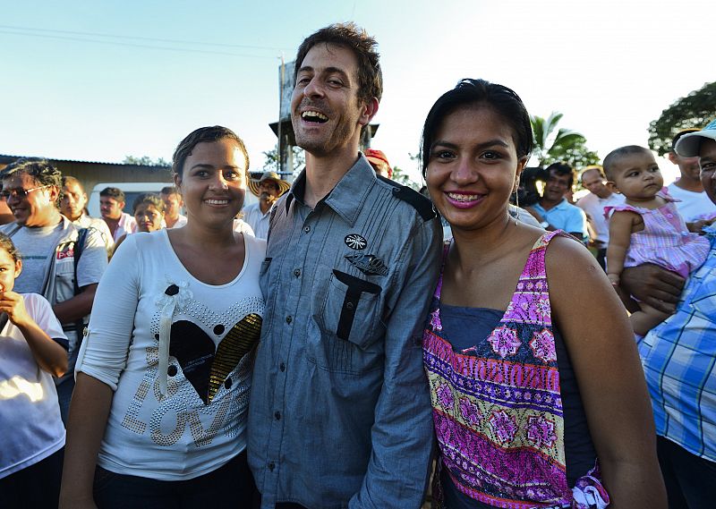 Las FARC liberan al periodista francés Romeo Langlois