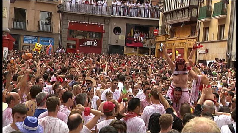 Los sanfermineros esperan el chupinazo