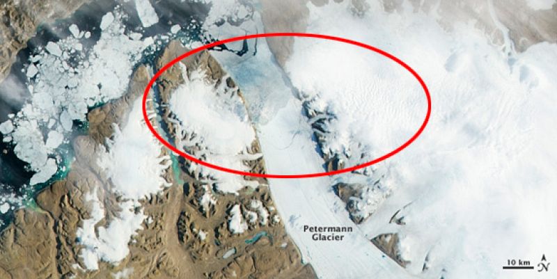 Aspecto original del gran iceberg del glaciar Petermann justo antes de comenzar a romperse