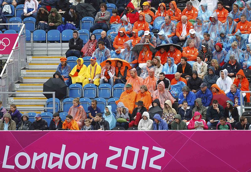 La lluvia irrumpe durante la competición en Londres.