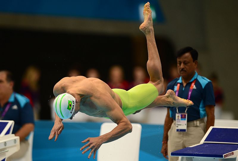 El brasileño Cesar Cielo compitiendo en los 100m estilo libre.