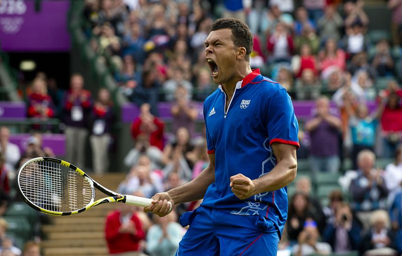 Tsonga celebrando después de ganar al canadiense Raonic durante la segunda ronda del torneo de los Juegos.