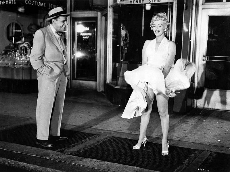 Marilyn Monroe y Tom Ewell en 'La tentación vive arriba'