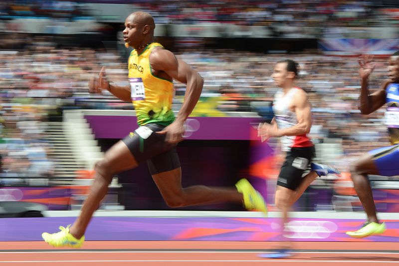 Asafa Powell arrasa en su serie