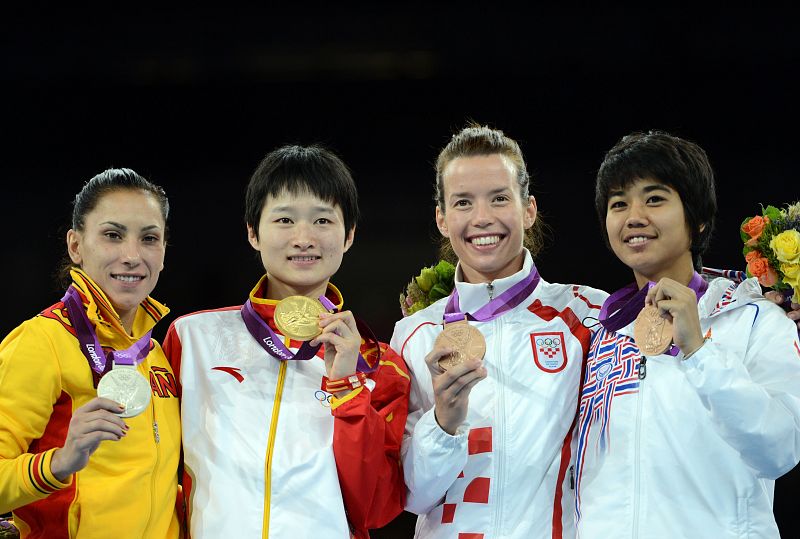 Brigitte Yagüe, junto a la croata Lucija Zaninovic (bronce), la tailandesa Chanatip Sonkham (bronce) y la china Wu Jingyu (oro).