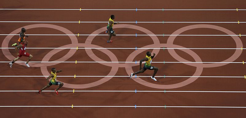 Vista aérea de la carrera de 200 metros en la que Bolt ha vuelto a hacer historia.