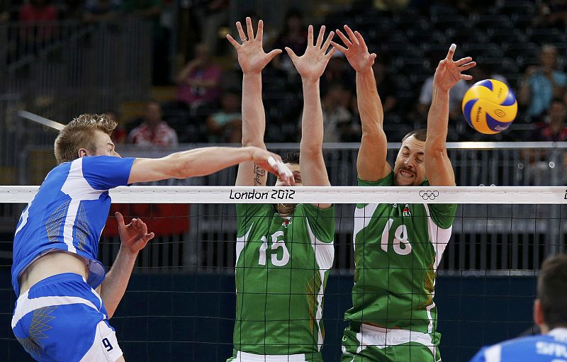 Final de consolación de voleibol. Las selecciones de Italia y de Bulgaria luchan por el bronce.