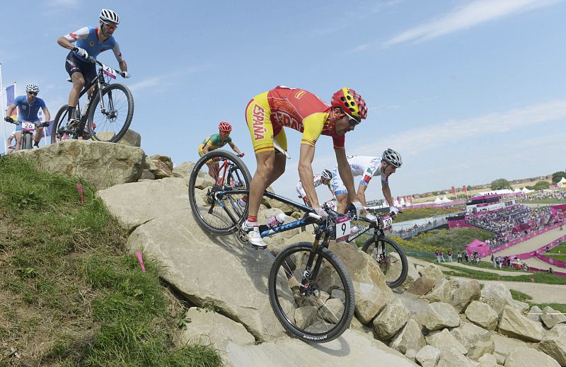 El español José Antonio Hermida Ramos durante la carrera de Bicicleta de montaña de los Juegos Olímpicos de Londres 2012 .