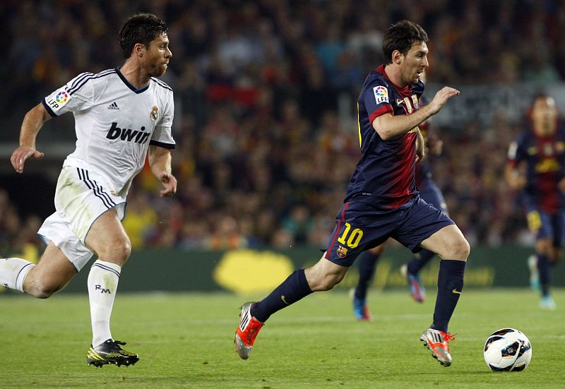 Barcelona's Messi is followed by Real Madrid's Alonso during their Spanish first division soccer match at Nou Camp stadium in Barcelon