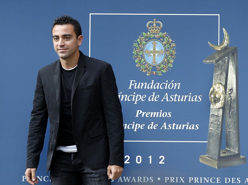 LLEGADA A OVIEDO DE XAVI HERNÁNDEZ, PREMIO PRINCIPE DE ASTURIAS DE LOS DEPORTES