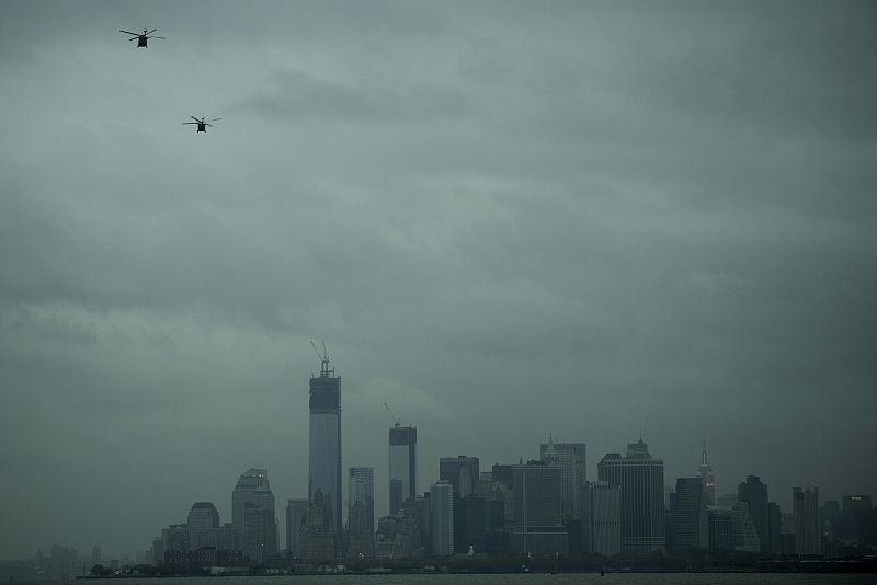 Helicópteros sobrevolando Manhattan, donde aún no se ha recuperado el suministro eléctrico tras el huracán 'Sandy'