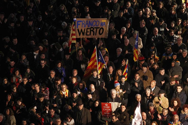 Los manifestantes han salido a la calle para defender la escuela catalana y el modelo de inmersión lingüística
