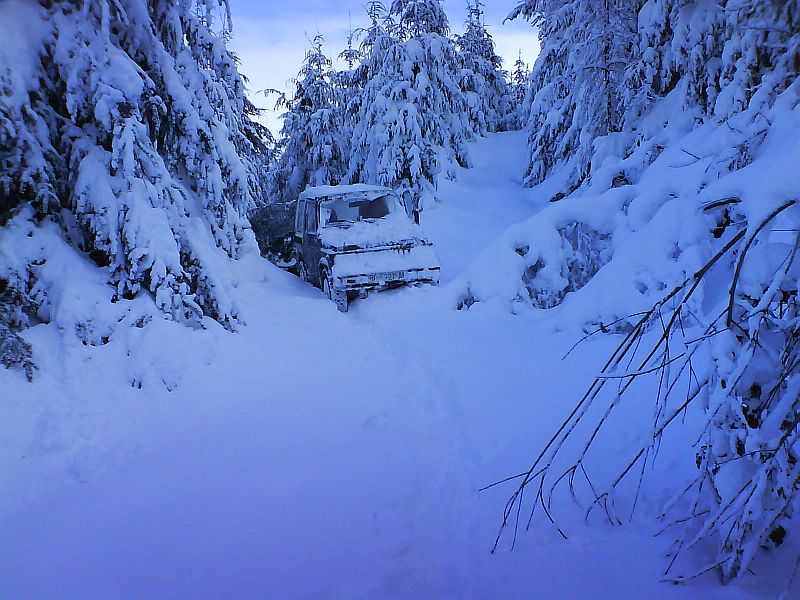 FOTO EN PLENA NEVADA COCHE