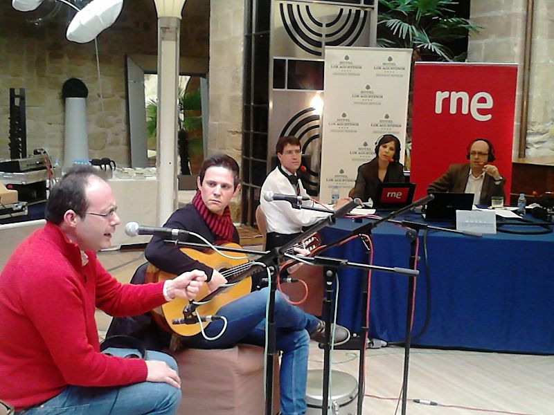 Actuación del cantaor Curro Piñana y el guitarrista Paco Tornero.