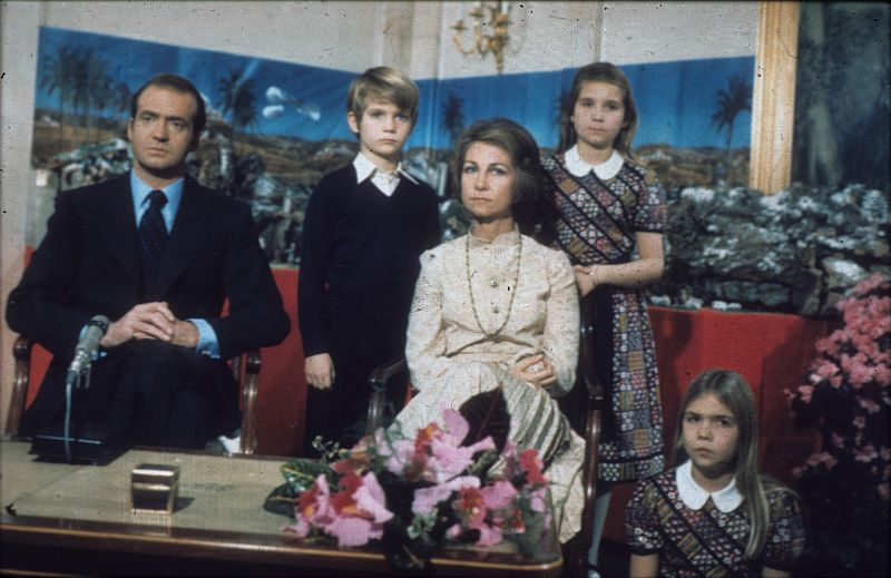El rey se hizo acompañar de toda su familia en el primer discurso de Navidad como rey en 1975