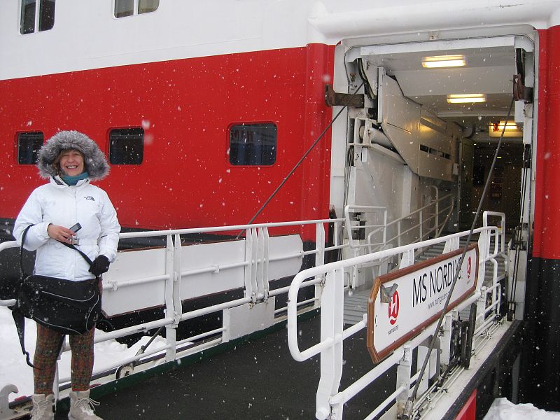 Esther embarca en el MS Nordlys de Hurtigruten