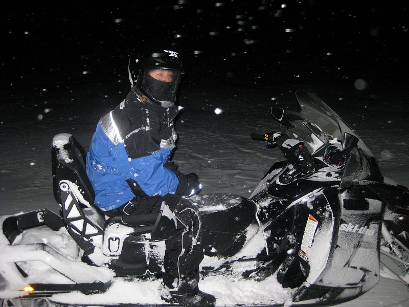 Esther en moto de nieve cerca de la localidad de Mehamn