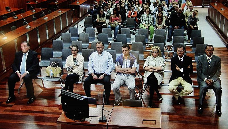 Isabel Pantoja, Julián Muñoz y Maite Zaldívar esperan en el juzgado para concoer la sentencia del caso Blanqueo
